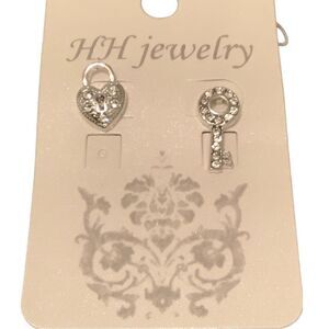 🌼🌼HH silver tone lock and key earrings NWOT🌼🌼